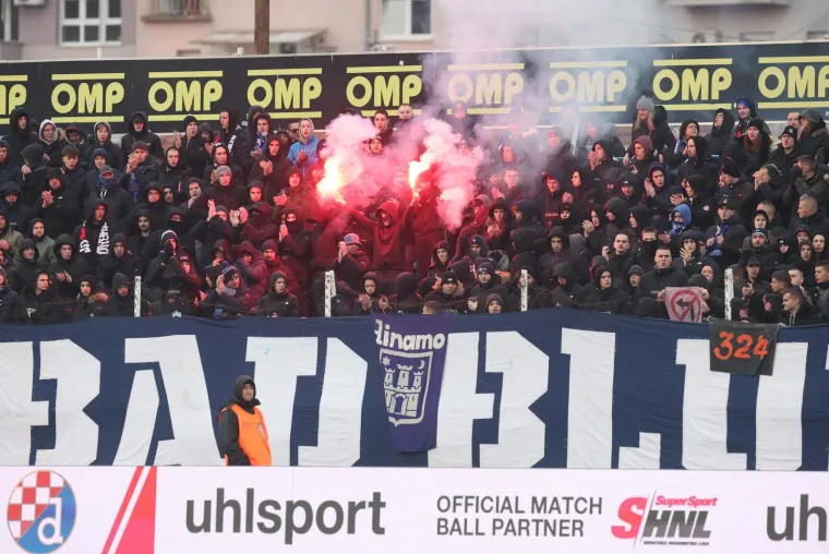 Puna je i tribina za gostujuće navijače na kojoj su Bad Blue Boysi