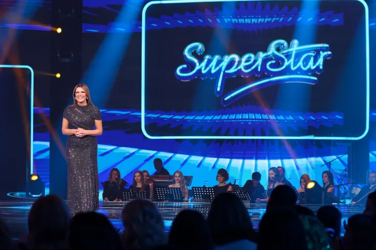 Voditeljica Antonija Blaće blistala je u haljini sa šljokicama, a pobrinula se i da je cijeli show zaokružen njezinom duhovitošću i podrškom kandidatima.