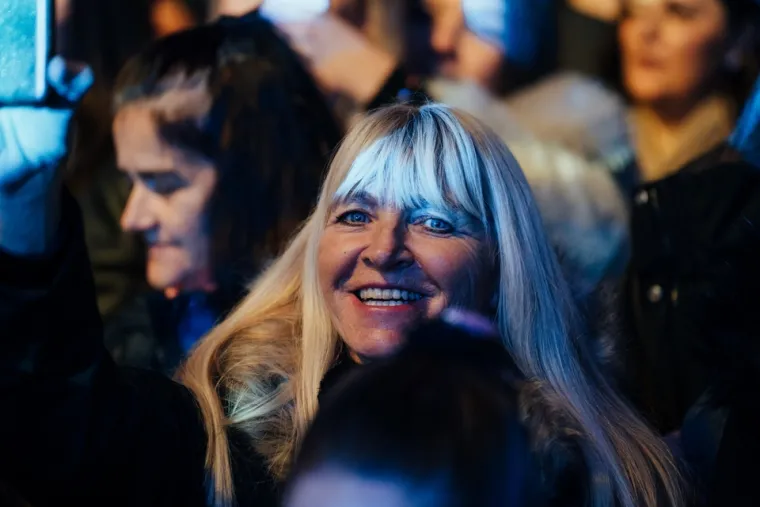Ni kiša ga nije spriječila da zapali atmosferu: Jole napravio pravi party na zadarskom Adventu