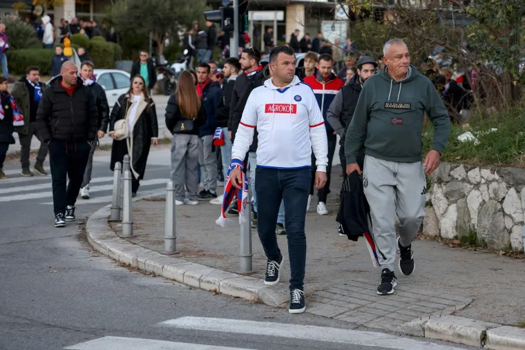 Uoči Jadranskog derbija osvanuo transparent sa zanimljivom porukom