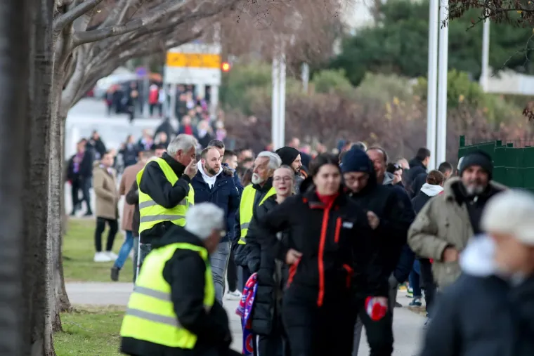 Uoči Jadranskog derbija osvanuo transparent sa zanimljivom porukom