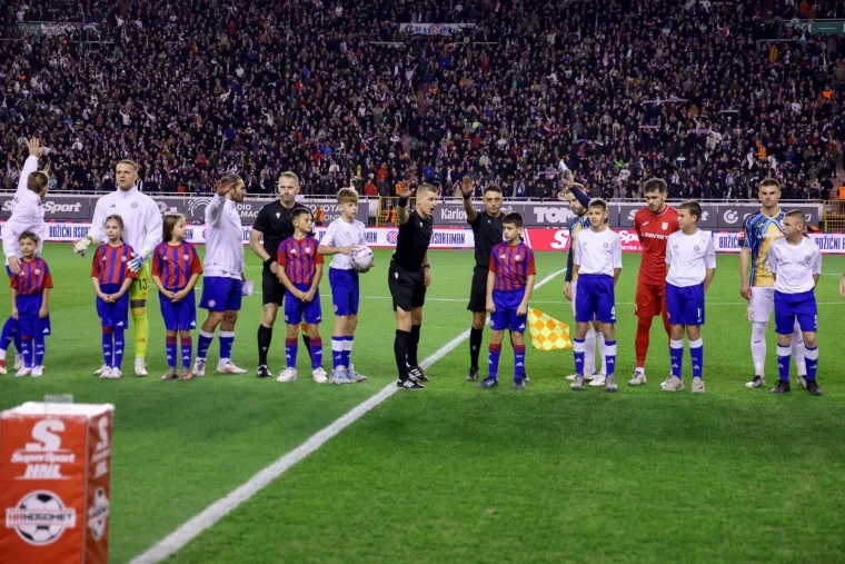 Uoči Jadranskog derbija osvanuo transparent sa zanimljivom porukom