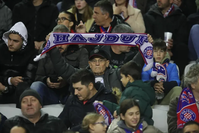 Uoči Jadranskog derbija osvanuo transparent sa zanimljivom porukom