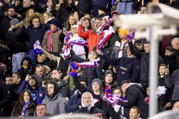 Uoči Jadranskog derbija osvanuo transparent sa zanimljivom porukom