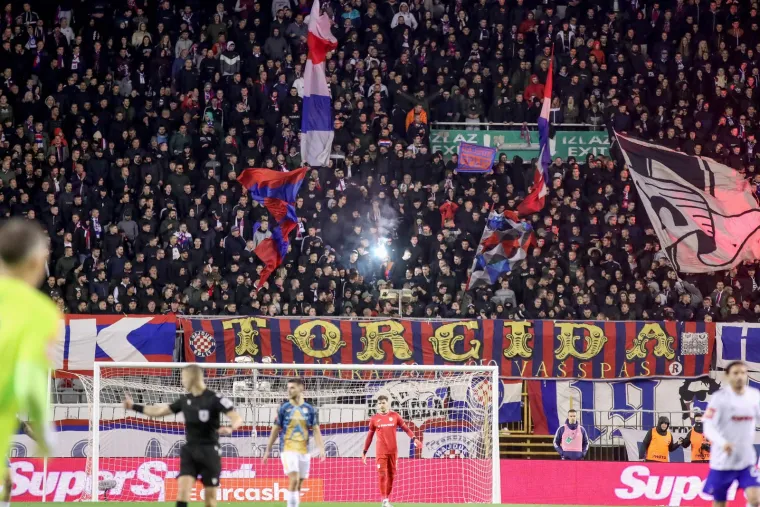 Uoči Jadranskog derbija osvanuo transparent sa zanimljivom porukom