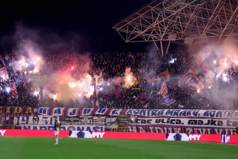 Torcida je popalila dosta toga.