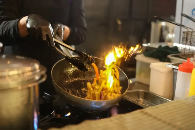 Edo Majka i Boemi nastupili u Karlovcu: Brojni fanovi pjevali su njihove najveće hitove, a danas ondje nastupa kralj balada