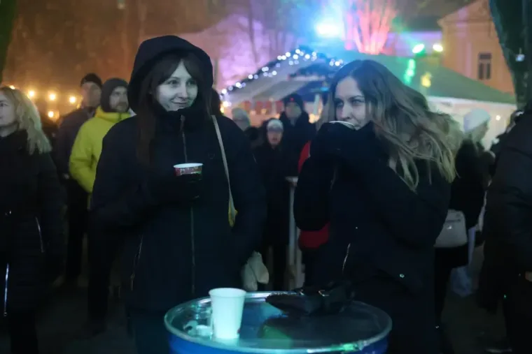 Edo Majka i Boemi nastupili u Karlovcu: Brojni fanovi pjevali su njihove najveće hitove, a danas ondje nastupa kralj balada