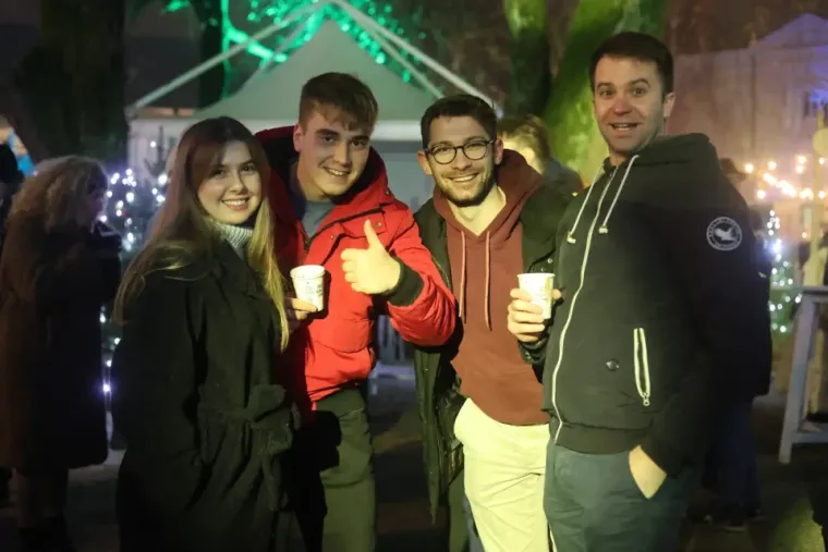 Edo Majka i Boemi nastupili u Karlovcu: Brojni fanovi pjevali su njihove najveće hitove, a danas ondje nastupa kralj balada