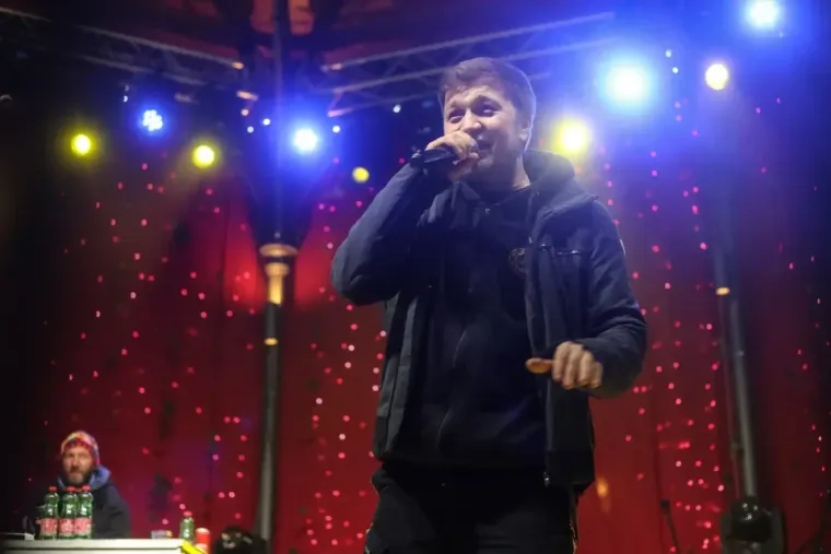 Edo Majka i Boemi nastupili u Karlovcu: Brojni fanovi pjevali su njihove najveće hitove, a danas ondje nastupa kralj balada