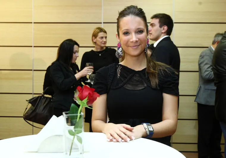 Bivša supruga Marija Mamića i dalje žari i pali: Ljubi zgodnog košarkaša