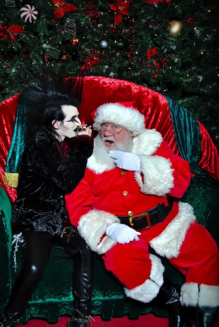 Također vrijedi istaknuti, snimka djevojke koja se također predstavlja i kao &quot;entuzijast glede vampira&quot; skupila je 1,5 milijuna pregleda u ten nešto više od 24 sata na Instagramu.