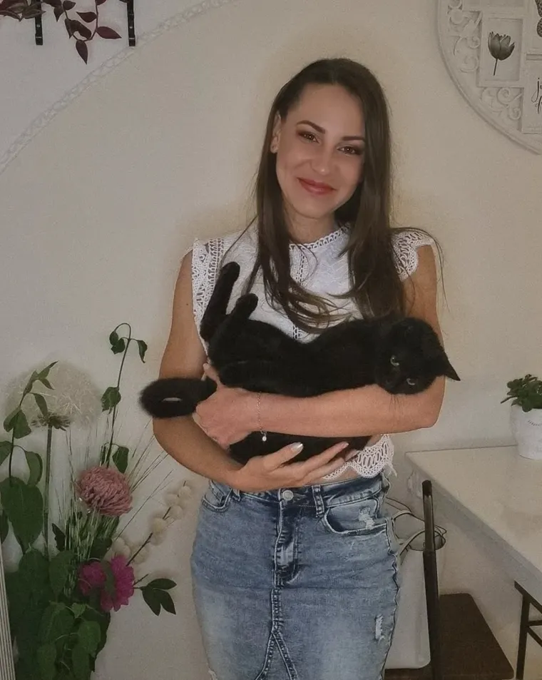 &apos;&apos;Subotom obično imam glazbene nastupe po cijeloj Sloveniji, a nedjelju najradije provodim s obitelji, prijateljima, konjem i nećakom koji je nedavno napunio osam mjeseci&apos;&apos;, otkrila je Nuša za RTL.hr. 