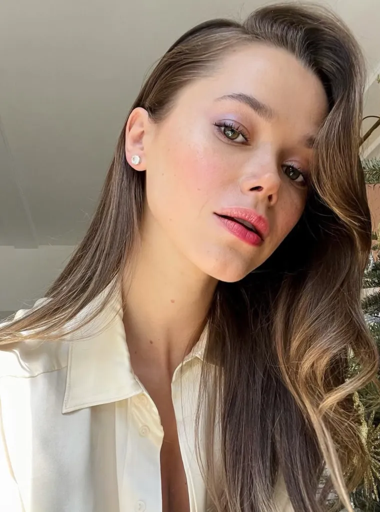 Ana Kurnjikova je ni&scaron;ta za nju: Na dru&scaron;tvenim mrežama broji milijune, a ljubi gotovo dva desetljeća starijeg