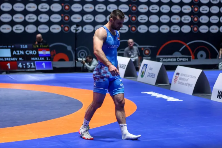 Predsjednik Republike Hrvatske Zoran Milanović, tijekom svečane dodjele nagrada najboljim sportašima Zagreba, najavio je mogućnost da Ivan Huklek, član Hrvačkog kluba Sesvete, naknadno osvoji brončanu medalju sa Olimpijskih igara u Tokiju 2021. godine. Medalja bi mogla biti oduzeta Zurabu Datunašviliju, koji je za Srbiju osvojio treće mjesto.