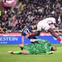 Donnaruma nakon udarca kopačkom u lice. Nije mu bilo dobro.