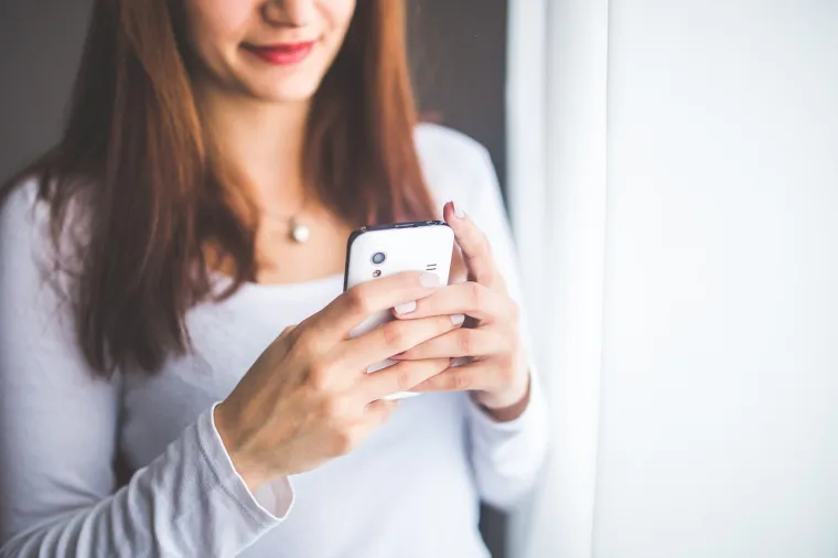 5. Tarife za mobitel: Istina je da mnogi od nas izaberu tarifu koja nije prikladna za naš budžet. Dobro promislite kako koristite mobitel i prilagodite tarifu svojim realnim potrebama i navikama.