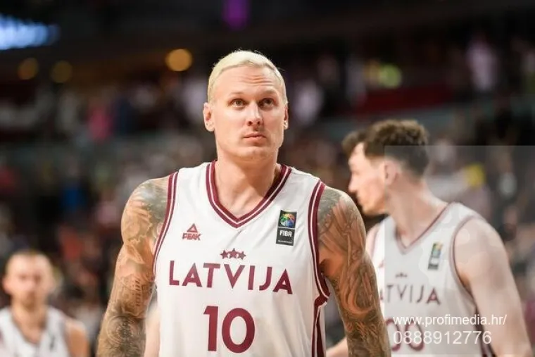 Za sobom je ostavio dijete koje je imao u prethodnom braku. S ukrajinskom pjevačicom je započeo vezu krajem prošlog desetljeća, u periodu dok je igrao za Himki u Podmoskovlju. Potom su ušli u brak, koji je njoj bio treći, a njemu drugi i nisu imali zajedničke djece.