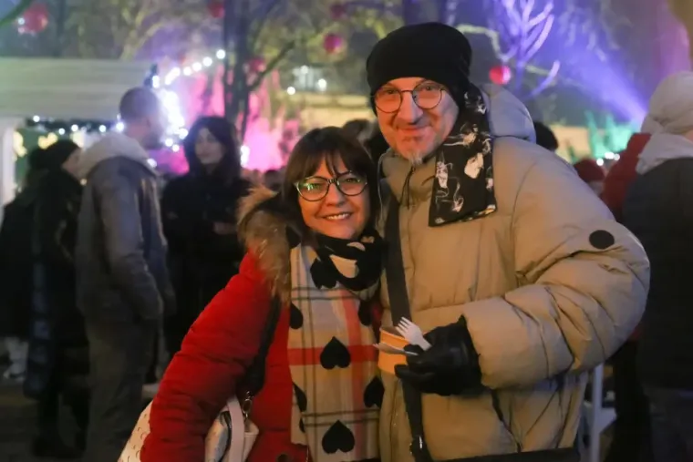 Što su muškarci bez brkova? Karlovački momci uživali uz pjevačku divu na adventu