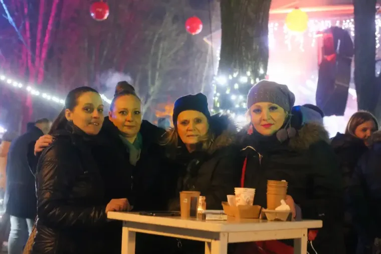 Što su muškarci bez brkova? Karlovački momci uživali uz pjevačku divu na adventu