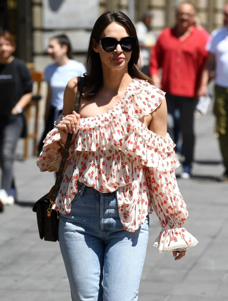 06.06.2020., Zagreb - Andrea Cupor Vukojevic supruga bivseg nogometasa Ognjena Vukojevica nakon obiteljskih problema sama prosetala gradom. 
Photo: Marko Lukunic/PIXSELL