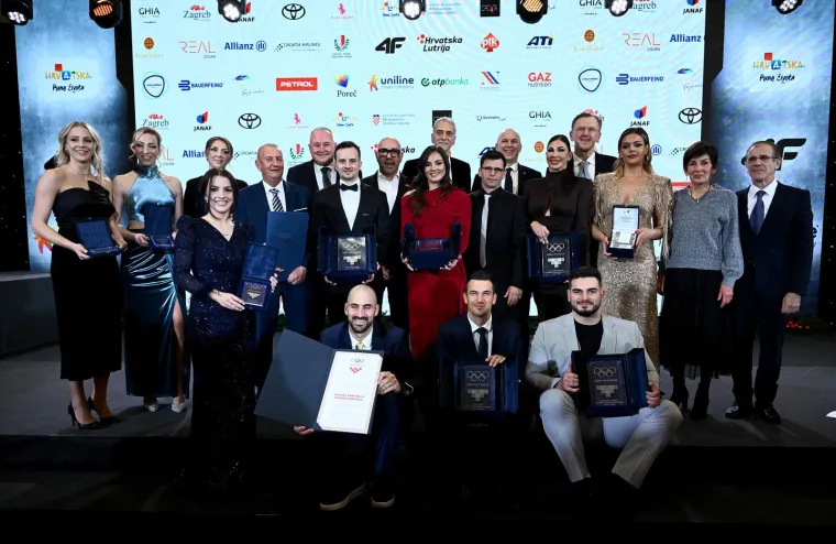 Mate&scaron;a se nije odvajao od svoje Blanke, a pogledajte s kim je nikad zaljubljeniji par sjedio za stolom