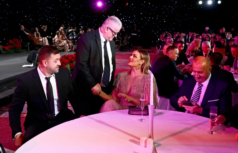 Mate&scaron;a se nije odvajao od svoje Blanke, a pogledajte s kim je nikad zaljubljeniji par sjedio za stolom