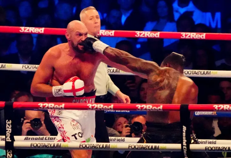 Od mršavca do divovskog prvaka: Evo kako se Tyson Fury mijenjao kroz godine