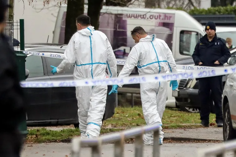 Stravični prizori u Prečkom: Napadač upao u školu, izbo učiteljicu i učenike, ubio dijete