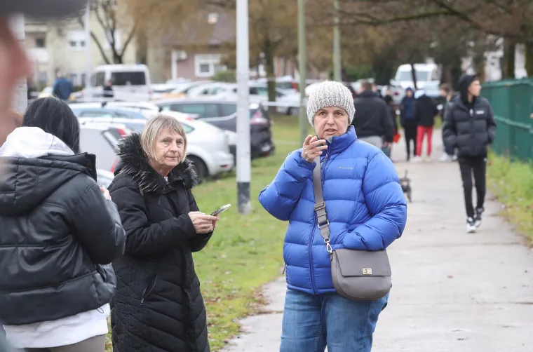 Stravični prizori u Prečkom: Napadač upao u školu, izbo učiteljicu i učenike, ubio dijete