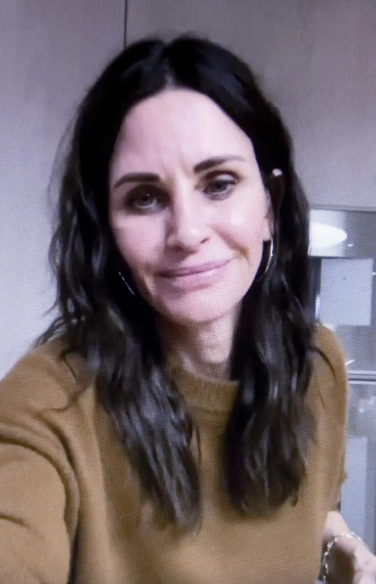 Unatoč kritikama, Courteney Cox nastavlja biti aktivna u svijetu zabave. Osim glume, posvetila se i produkciji te je sudjelovala u nekoliko televizijskih projekata. 