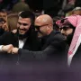 Saudijski savjetnik Turki Al-Sheikh u društvu Jasona Stathama i Khabiba Nurmagomedova. Khabib Nurmagomedov izgleda neprepoznatljivo zbog brade. Legendarni Khabib ne liči na sebe. 