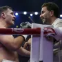 Dave Allen s Eddiejem Hearnom (desno) nakon meča za WBA Inter-Continental nasloc protiv Johnnyja Fishera u Kingdom Areni.