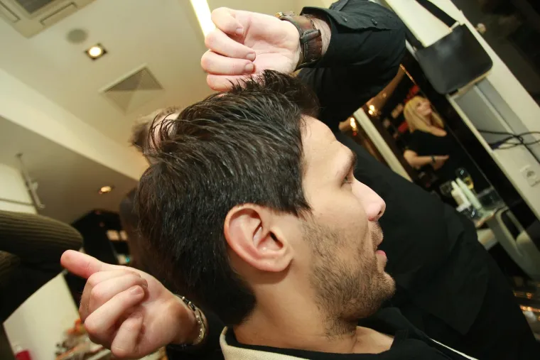 I on je uz ostale celebove dobio blagdanski makeover kose