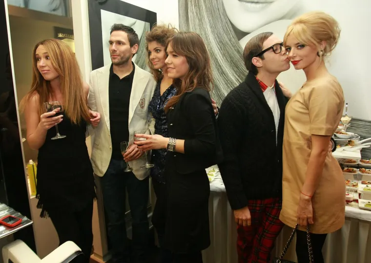 Ovako su prije 14 godina na božićnom domjenku izgledali na&scaron;i slavni: Možete li ih prepoznati?