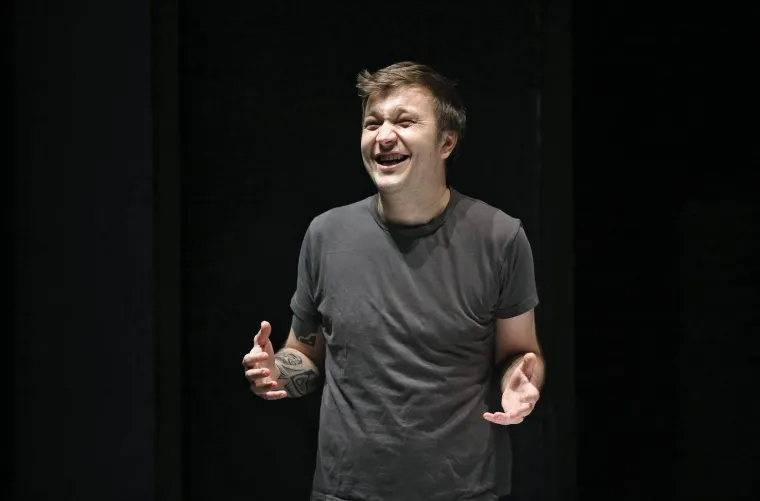 Edo je 2002. godine objavio svoj prvi CD "Slu&scaron;aj mater", na kojem su bile pjesme "Prikaze" i "Saletova osveta", koje su i danas među njegovim najpoznatijim hitovima.