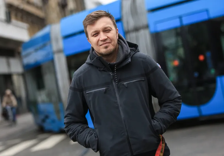 Dom sportova napunio je u listopadu 2004. godine.