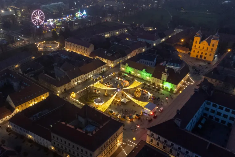 Sežu od ulice do ulice, a večernju šetnju gradom pretvaraju u čaroliju.
