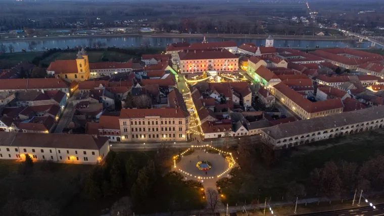 Koji vam je advent ljepši, u Tvrđi ili u Areni? Pogledajte spektakularne fotografije iz zraka