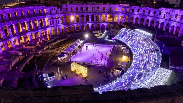 Koji vam je advent ljepši, u Tvrđi ili u Areni? Pogledajte spektakularne fotografije iz zraka
