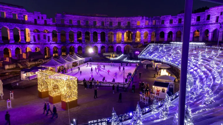 Koji vam je advent ljepši, u Tvrđi ili u Areni? Pogledajte spektakularne fotografije iz zraka