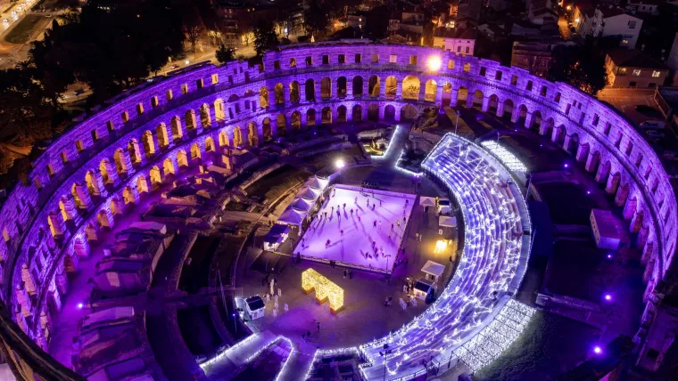 Koji vam je advent ljepši, u Tvrđi ili u Areni? Pogledajte spektakularne fotografije iz zraka