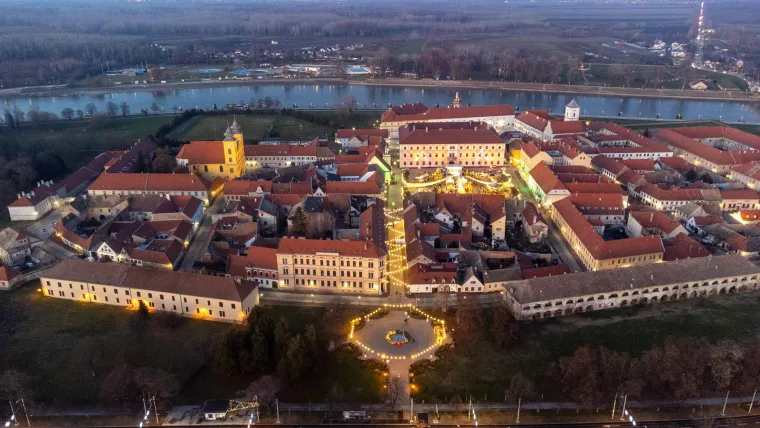 Koji vam je advent ljep&scaron;i, u Tvrđi ili u Areni? Pogledajte spektakularne fotografije iz zraka