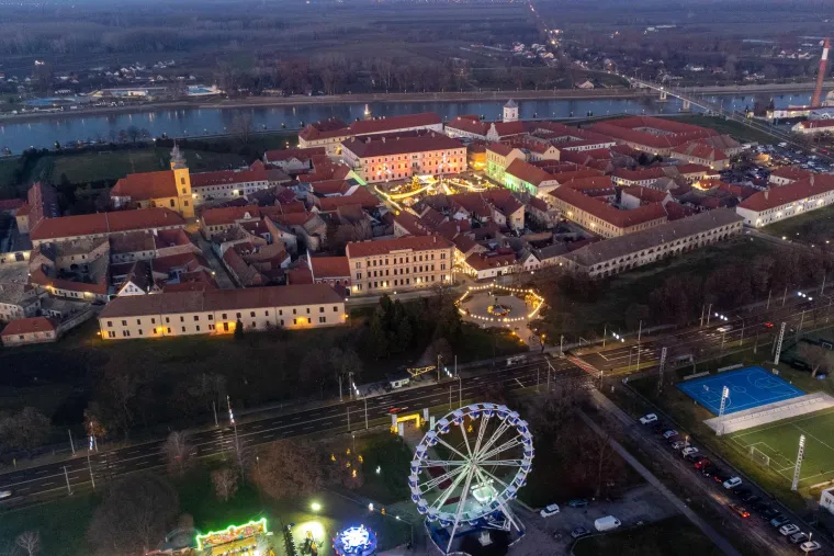 Koji vam je advent ljep&scaron;i, u Tvrđi ili u Areni? Pogledajte spektakularne fotografije iz zraka