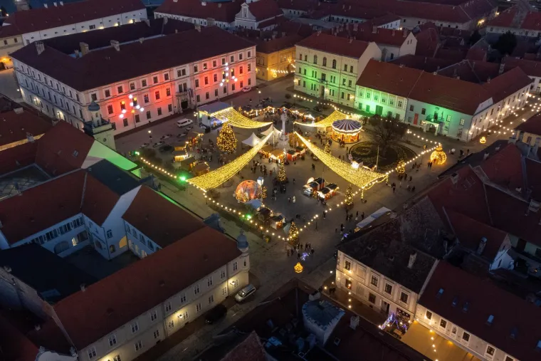 Koji vam je advent ljep&scaron;i, u Tvrđi ili u Areni? Pogledajte spektakularne fotografije iz zraka