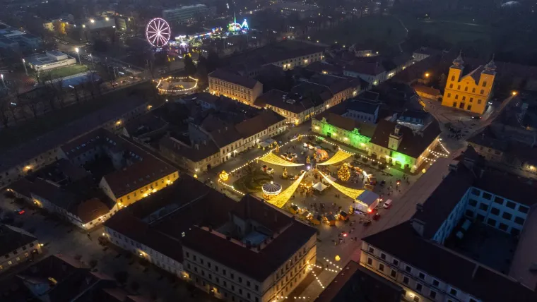 Koji vam je advent ljep&scaron;i, u Tvrđi ili u Areni? Pogledajte spektakularne fotografije iz zraka