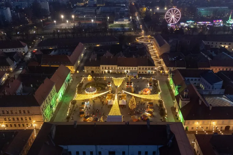 Koji vam je advent ljep&scaron;i, u Tvrđi ili u Areni? Pogledajte spektakularne fotografije iz zraka