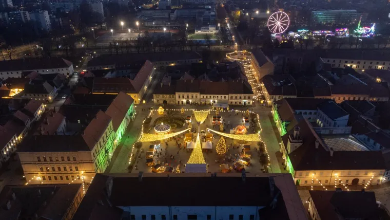 Koji vam je advent ljep&scaron;i, u Tvrđi ili u Areni? Pogledajte spektakularne fotografije iz zraka