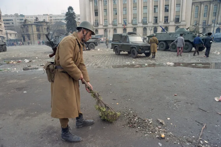 Ovo su krvavi trenuci borbe za slobodu: Sru&scaron;ili komunistički režim i lovili tajne agente