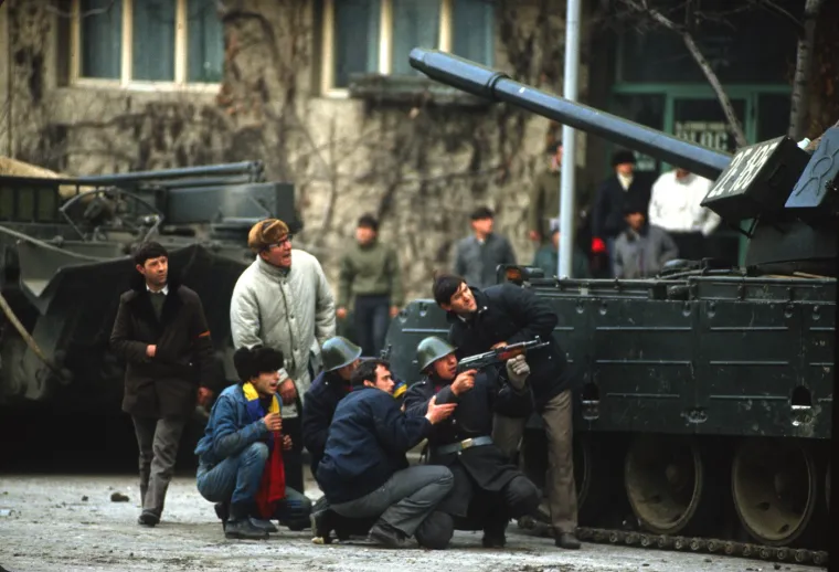 Ovo su krvavi trenuci borbe za slobodu: Sru&scaron;ili komunistički režim i lovili tajne agente